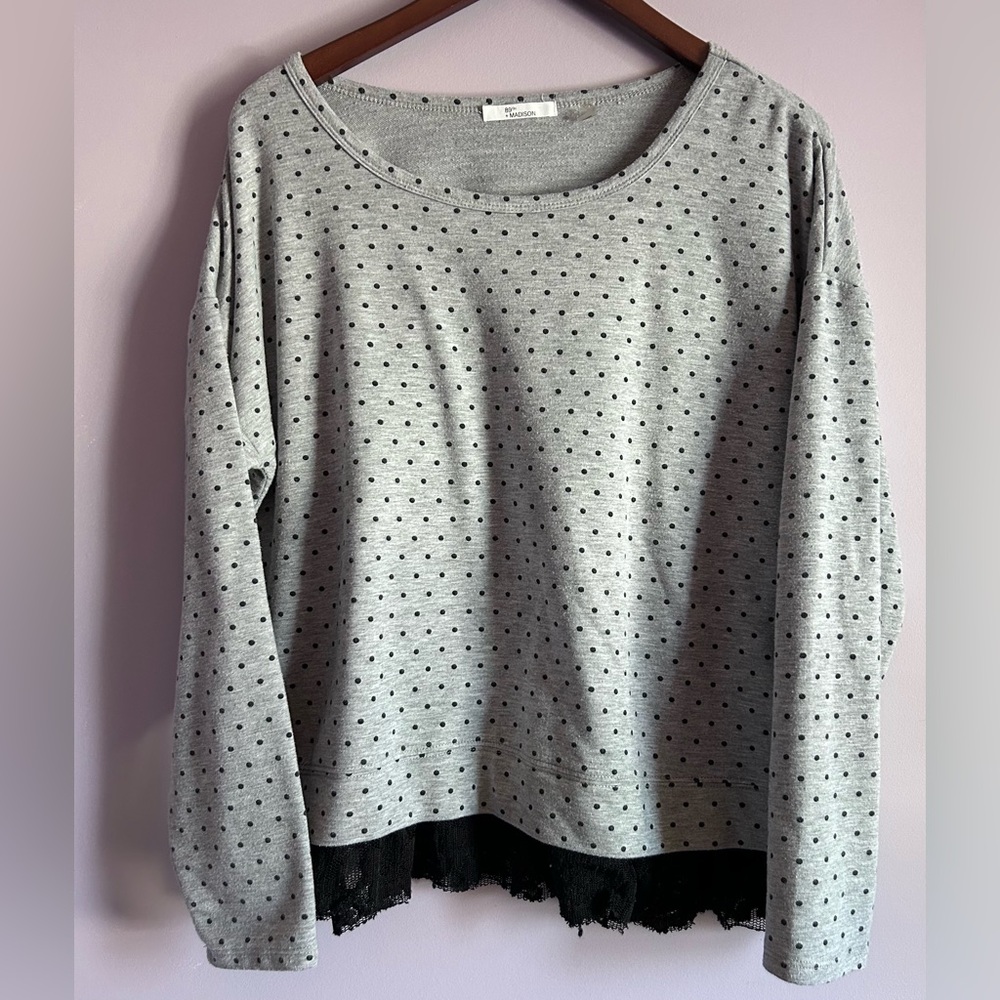 89th & Madison Gray with Black Polka Dot Long Sleeve Top with Lace Hem Size L